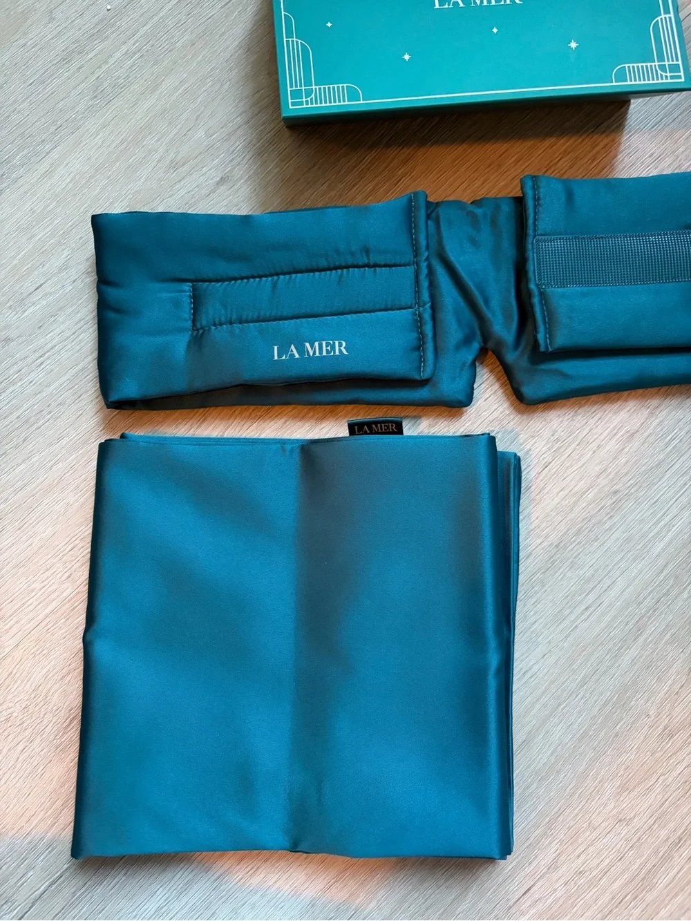La Mer Teal Sleep Mask and Pillowcase Set